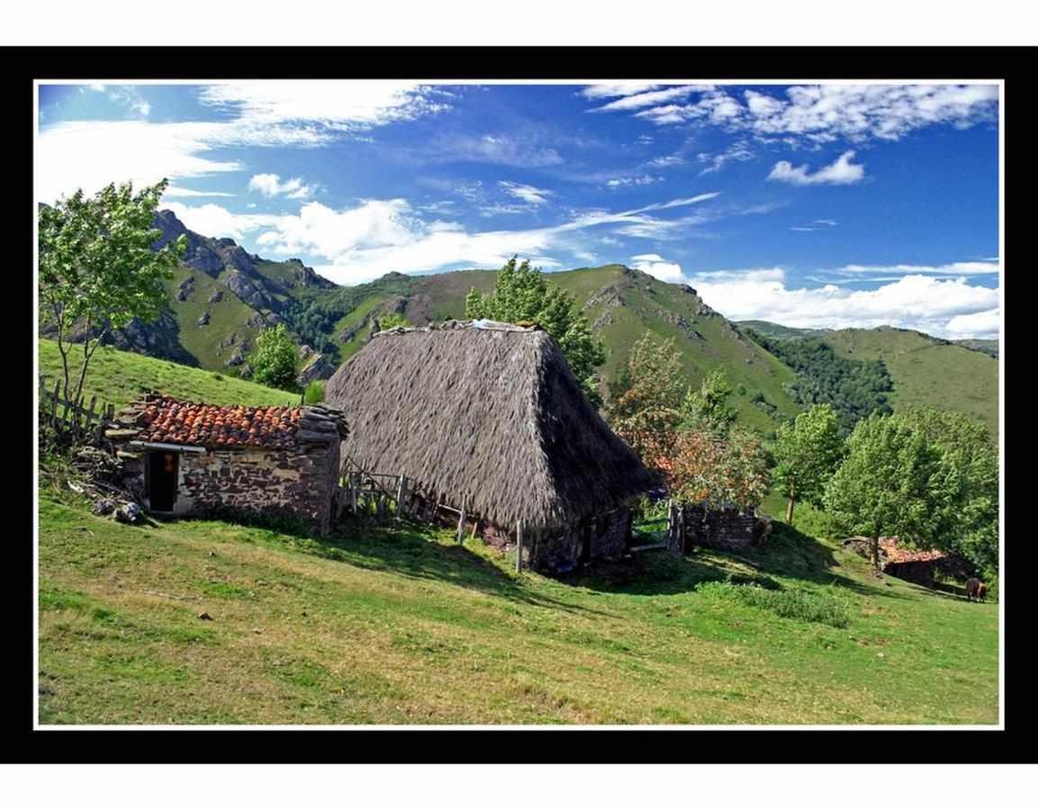 Casa Rural La Carrozal Senda Del Oso Orelleiru Exterior foto